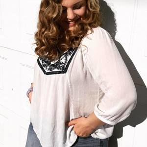 Meet your Posher, Lori-pier